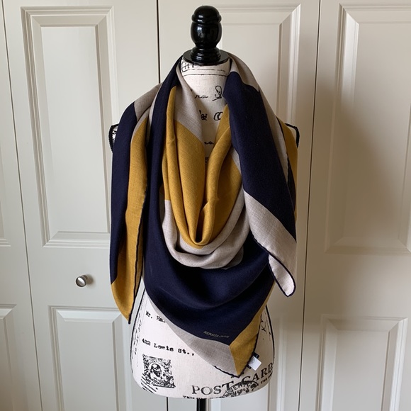 AUTH NWT Hermès 140 cm 70% cashmere/30% silk scarf “H au Carré (Encadré)” - Picture 2 of 7